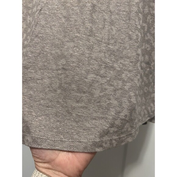 Democracy Tan Beige Leopard Print V-Neck Top Linen Blend Knit Taupe Size XL - Picture 3 of 5